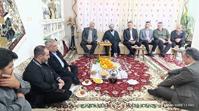دیدار جمعی از مسئولان با خانواده شهید سید جعفر عبادیان در امیر کلا + عکس 1 d8afdb8cd8afd8a7d8b1 d8acd985d8b9db8c d8a7d8b2 d985d8b3d8a6d988d984d8a7d986 d8a8d8a7 d8aed8a7d986d988d8a7d8afd987 d8b4d987db8cd8af d8b3 68062960bf295